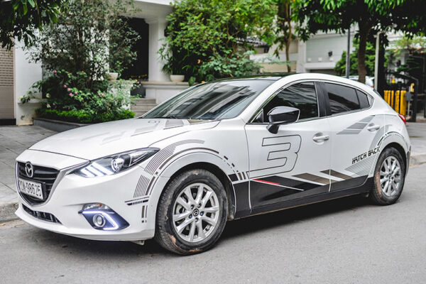 Decal Dán Xe Ô Tô – Giải Pháp Trang Trí Và Bảo Vệ Xe Hơi Hiệu Quả